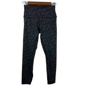 𝅺reebok HIGH‎ RISE BLACK & GRAY ANIMAL PRINT LEGGINGS